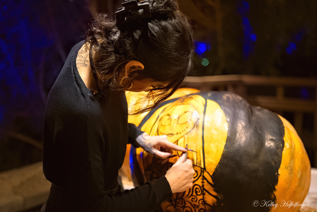 Carving Artist - ID: 16084295 © Kelley J. Heffelfinger