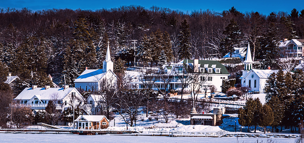 Village on the Lake in Winter - ID: 16089544 © John D. Roach