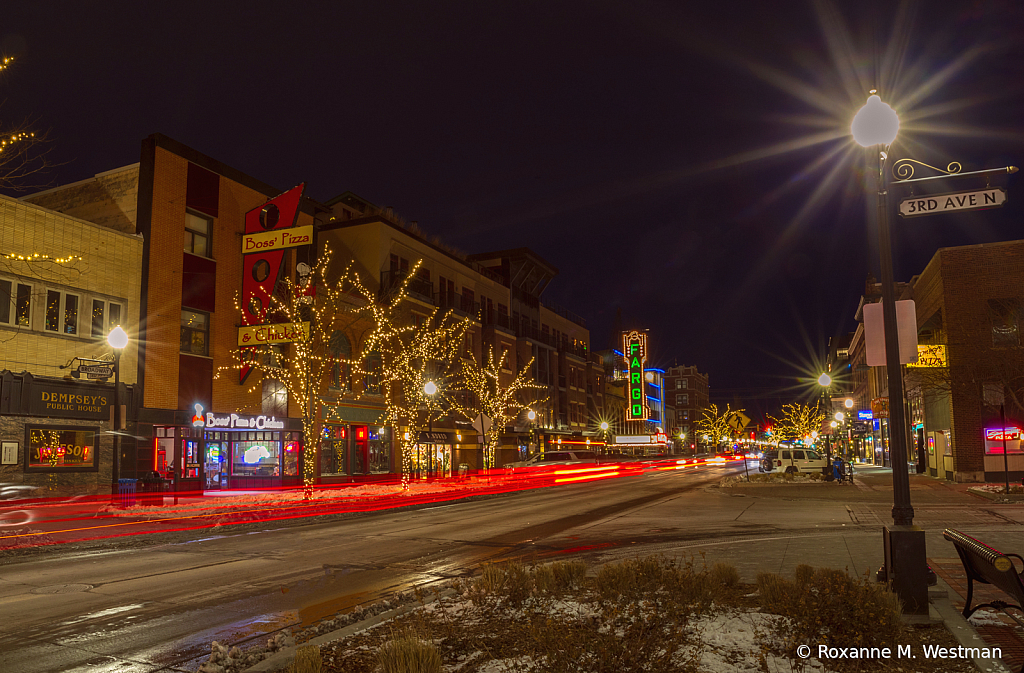 Christmas in Fargo with the Fargo theater - ID: 16089775 © Roxanne M. Westman