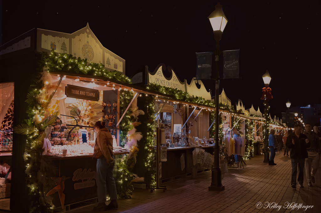 Holiday Shopping - ID: 16090958 © Kelley J. Heffelfinger