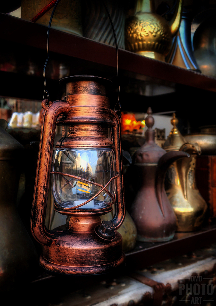~ ~ SHINY OLD KEROSENE LAMP ~ ~ 