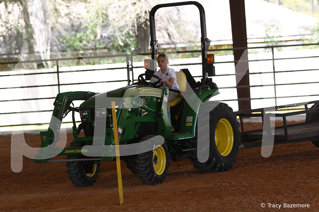 tractor6464 - ID: 16104113 © Tracy Bazemore