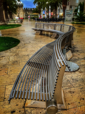 ~ ~ STEEL WAVY BENCH ~ ~ 