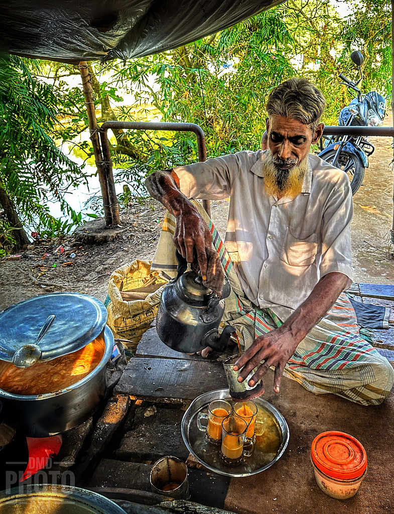 ~ ~ THE TEA VENDOR ~ ~ 