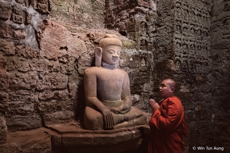 Praying to Buddha