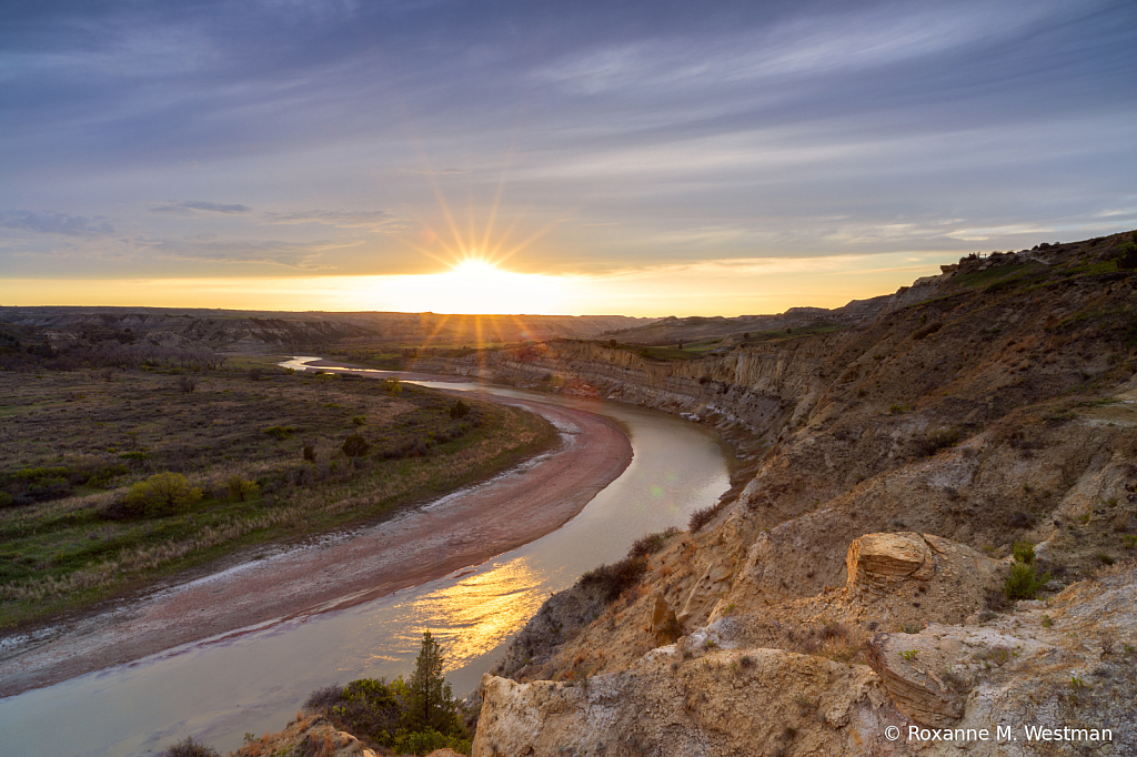 Sunset at Theodore Roosevelt National park - ID: 16115204 © Roxanne M. Westman
