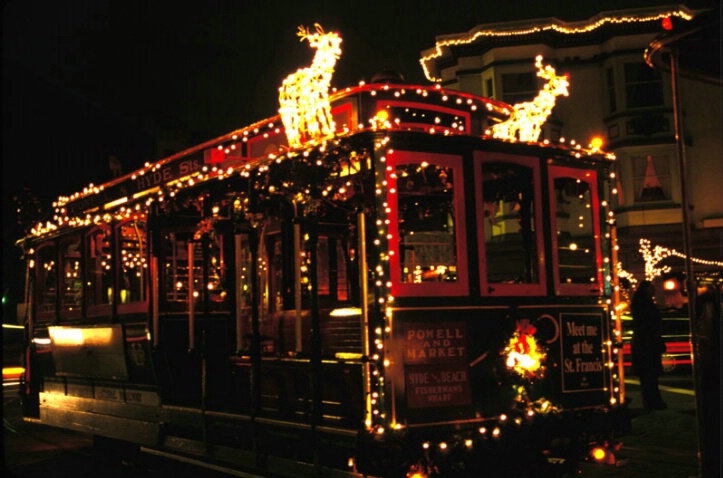 Hyde Street Cable Car at Christmas