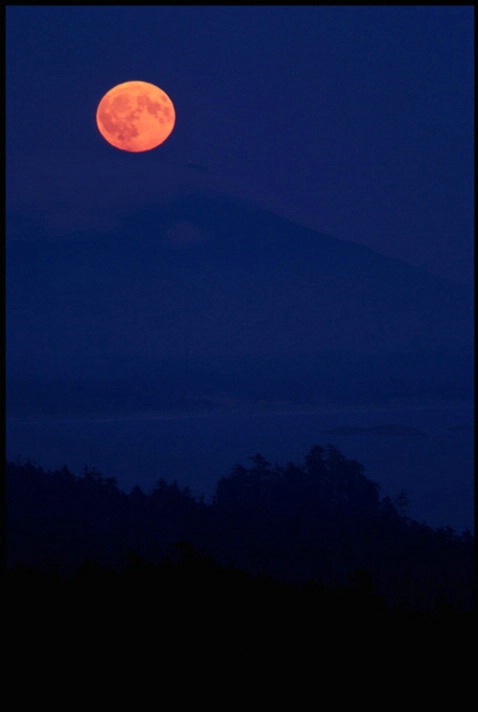 full moon over longbeach