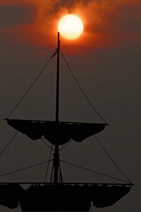 Sun and Mast