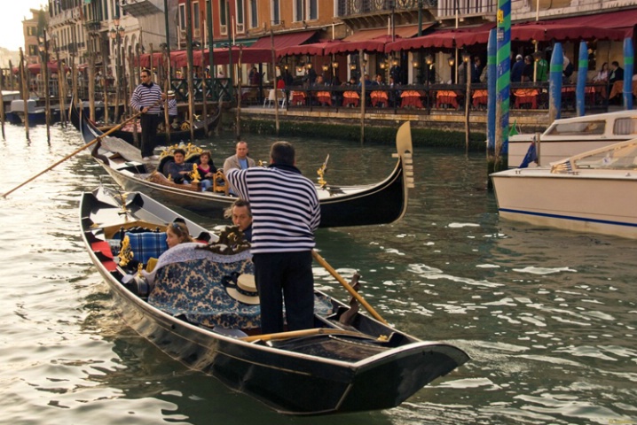 Gondola ride on the Grand Canal 2