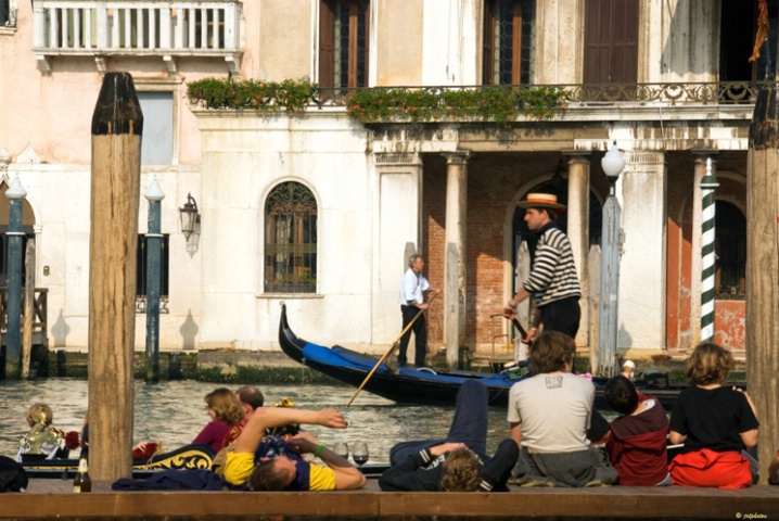 Relaxing view of the Grand Canal