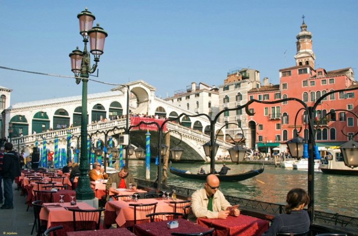 Lunch along the Grand Canal