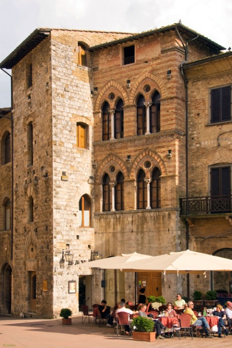 Relaxing lifestyle in San Gimignano