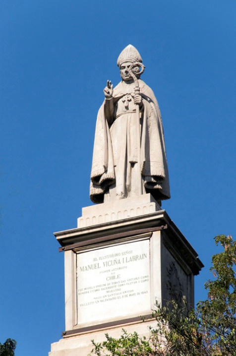 Cerro Santa Lucia area, Statue