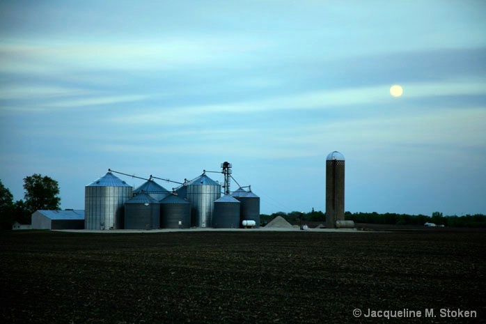 Full moon over farmland - 5/19/08