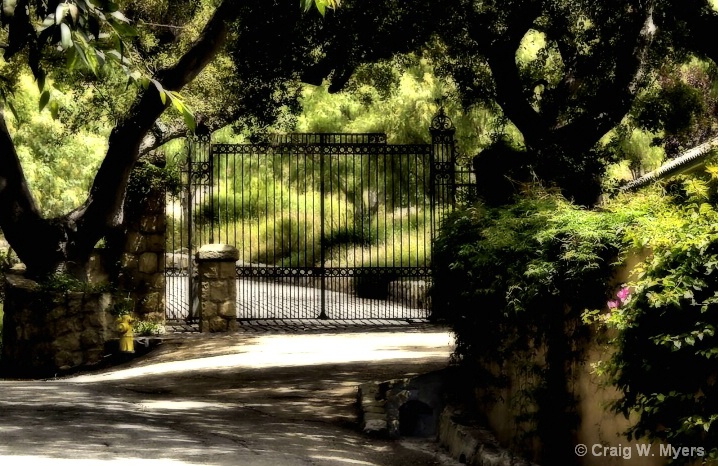 Hydrant Gate