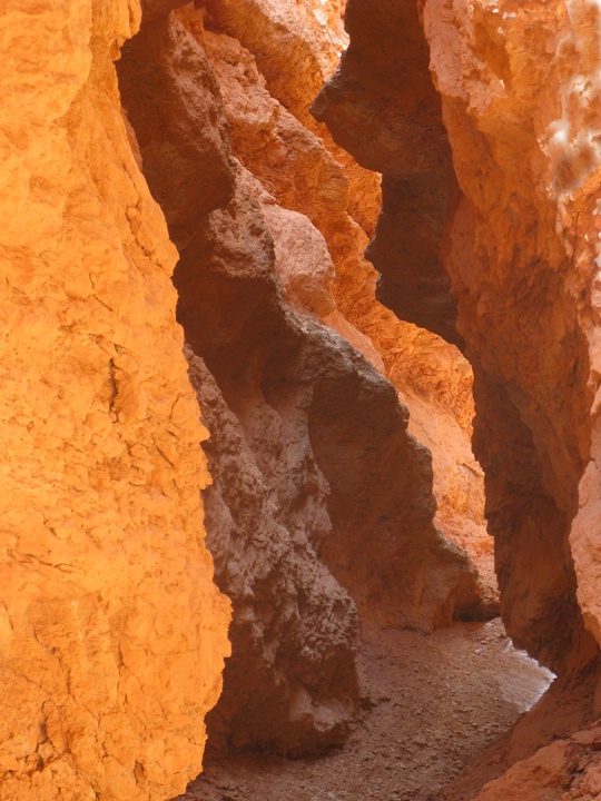 Bryce slot canyon