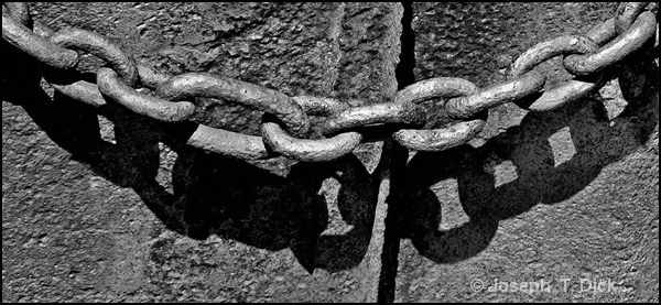 Rusty Chain bw