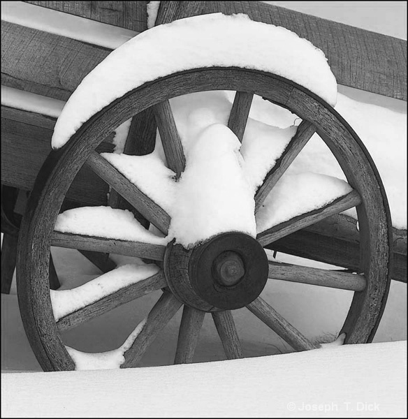 Snowy Wagon Wheel  bw