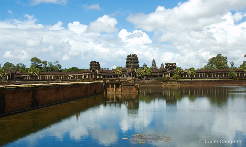 Angkor Wat approach