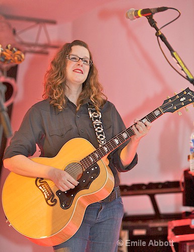 Elizabeth McQueen,  Vocals and Rhythm Guitar