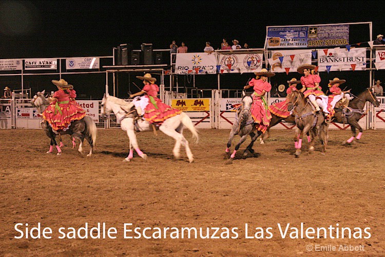 Circle formation side saddle Escaramuzas Las Valen