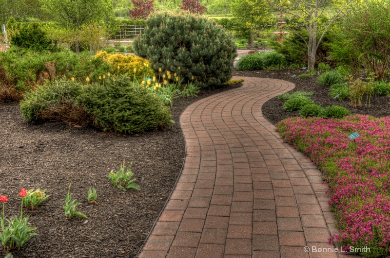path to fountain
