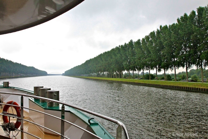 Trees lined the Kanaal 