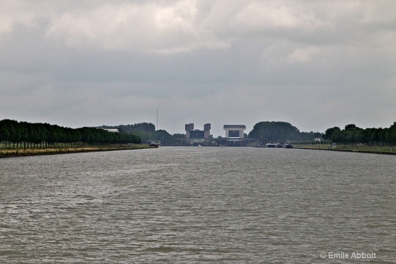 Our first lock on the Amsterdam Kanaal