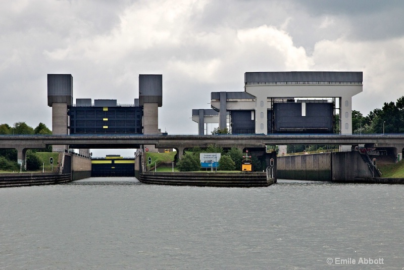 Approaching first lock on Amsterdam Kanaal