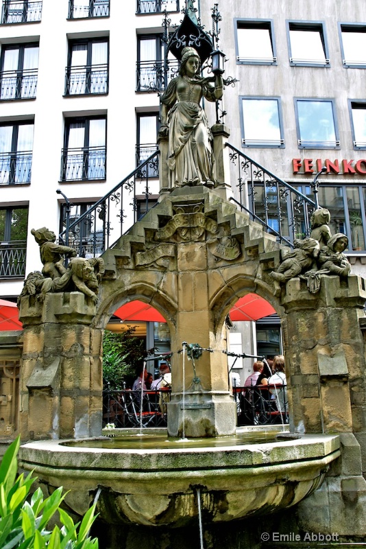 Fountain of the small workers