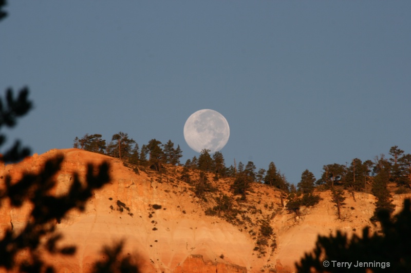 Moonset Over Bryce Canyon