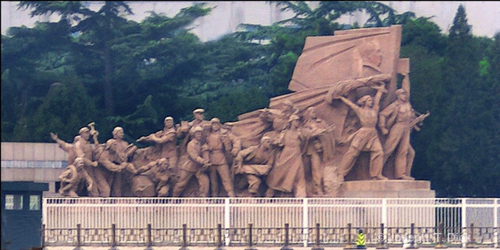 tian an men sq statue