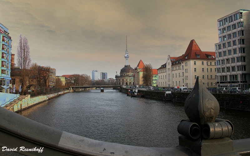 East and West of the River. Berlin