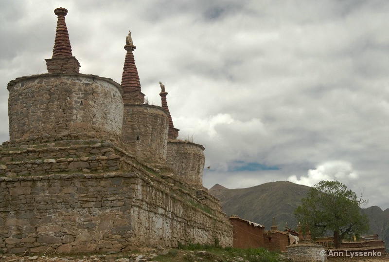 Stupas of Reting Monastery