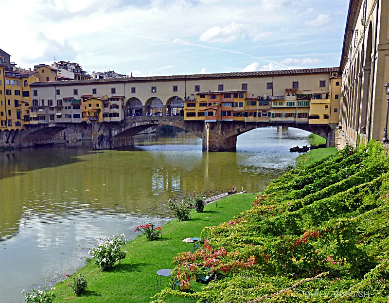 THE  PONTIVECIO  BRIDGE, FLORENCE