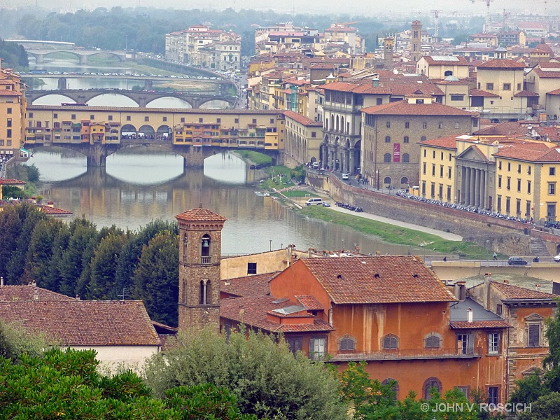BRIDGES OVER ARNO RIVER, FLORENCE, ITALY