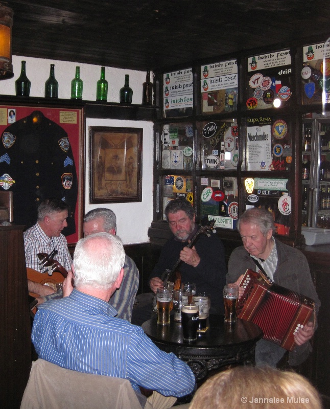 Durty Nelly's old timers play