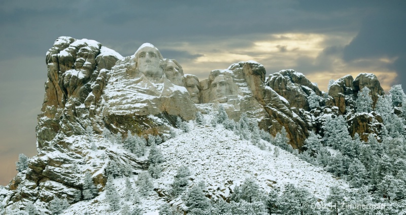 Mt Rushmore on a Stormy Winter 's Day