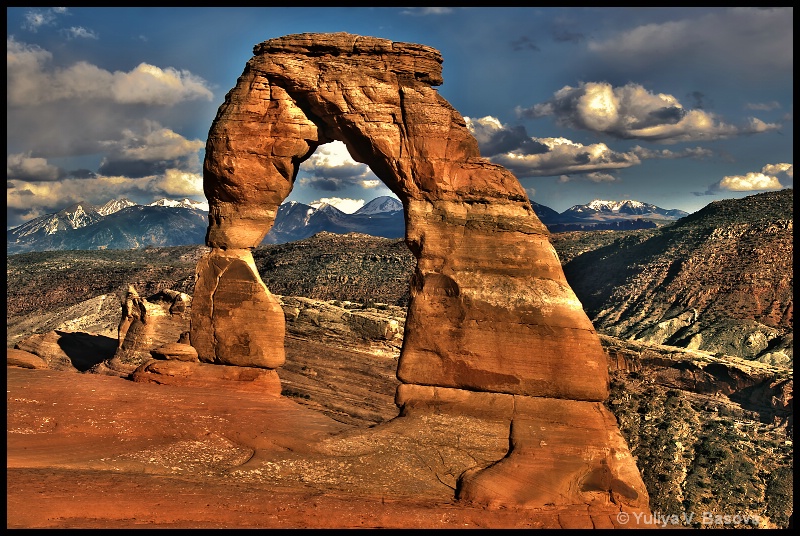 Delicate Arch with background of La Sal Mountains