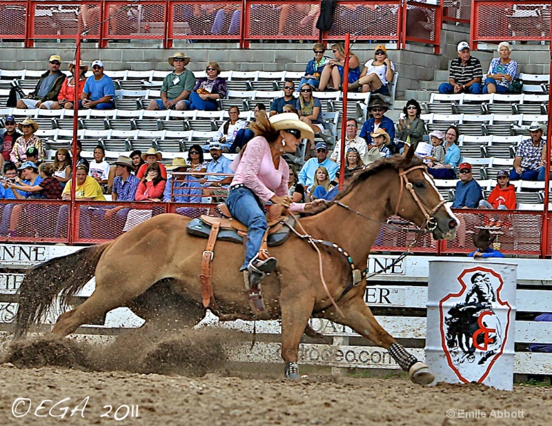 Braking for the turn "Women's Barrel Racin