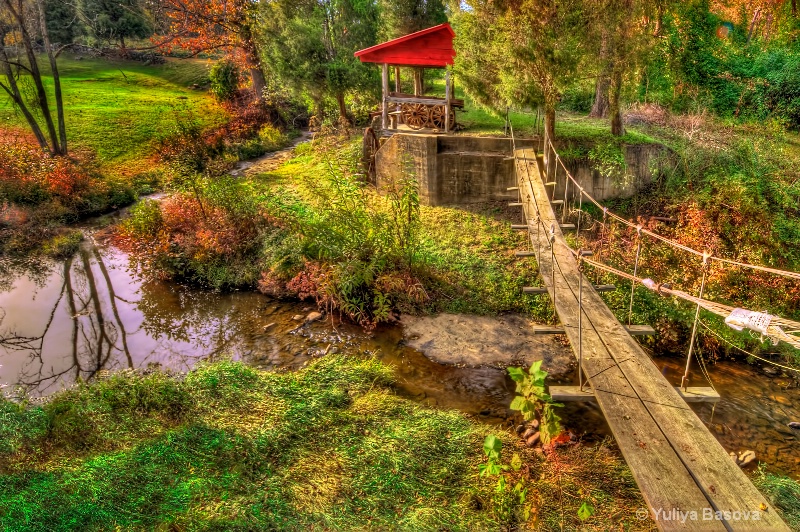 Swinging Bridge<p>