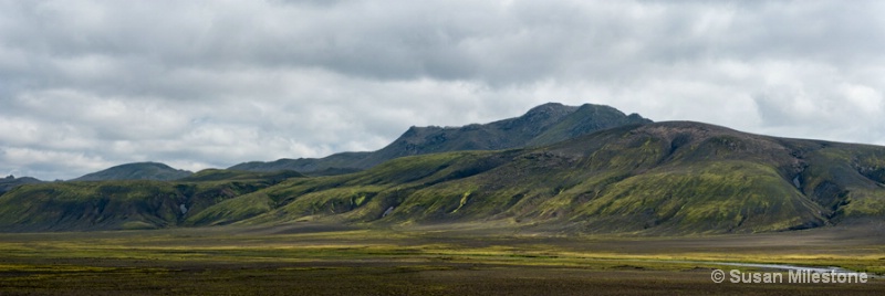 Mountains & Clouds Iceland  pan