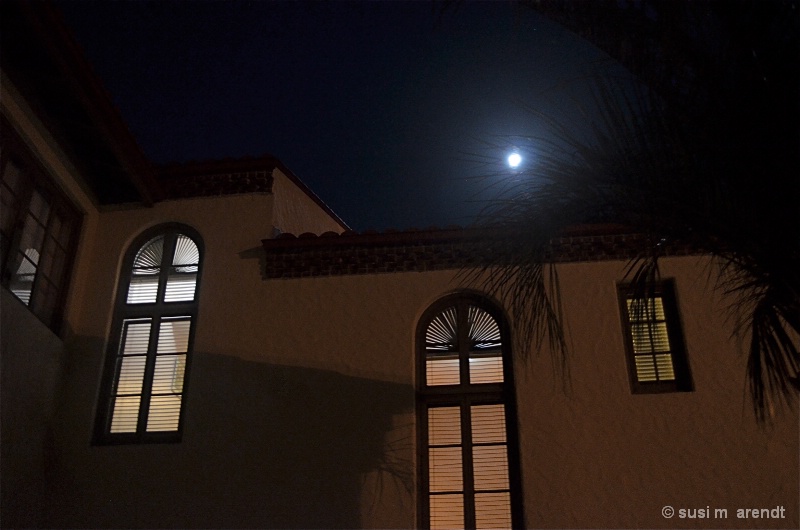 Wakulla Springs Lodge with Full Moon