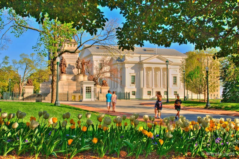 Virginia State Capitol ...Spring flowers 