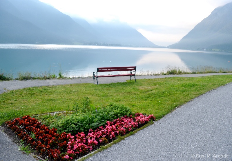 Early Morning on Lake Achen