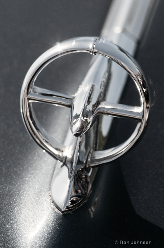 B&W LA Car Emblem