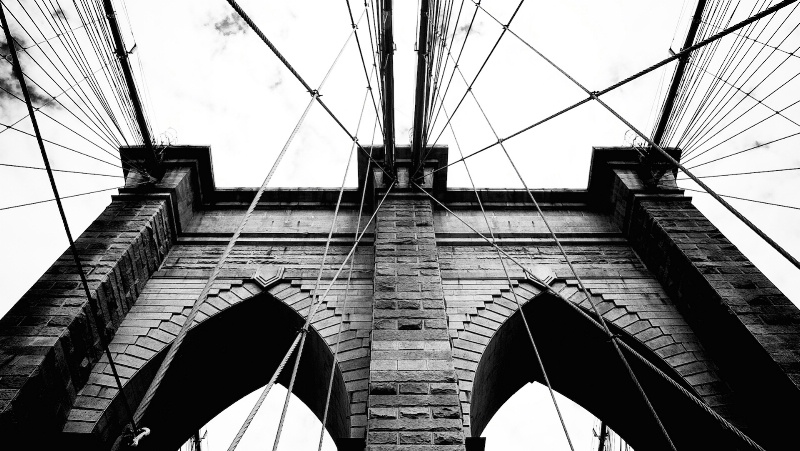 Brooklyn Bridge Arch in BW