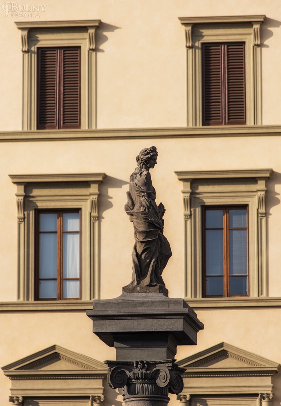 Villa Statue