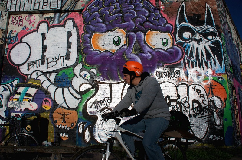 Cyclist ang Graffiti